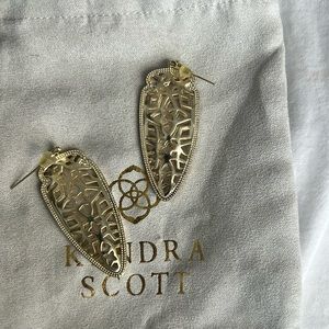 NWOT Kendra Scott arrowhead earrings